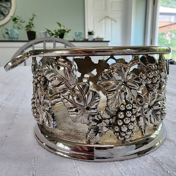 ELEGANCE Vintage Silver Plated Zinc Wine Bottle Coaster Grape and Leaf Design - Picture 1 of 4